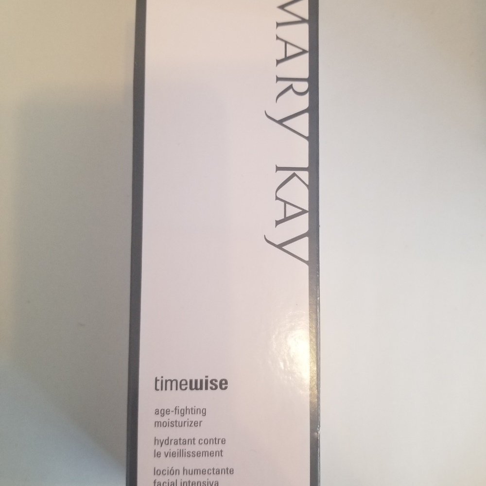 Mary Kay Age Fighting Mousturizer